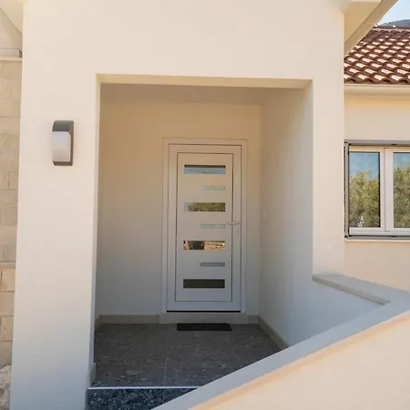 Olive & Almond Apartment