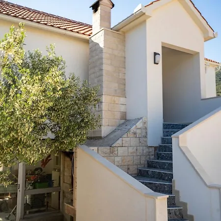 Olive & Almond Apartment