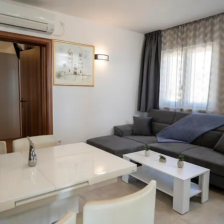 Olive & Almond Apartment Bol
